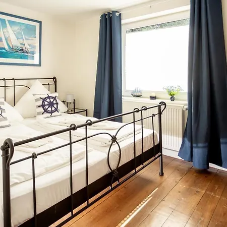 Ferienhaus Conny´s Kajüte - Für Bis Zu 4 Personen, Mit Sauna Und Haustiere Herzlich Willkommen Grimersumer-Altedeich