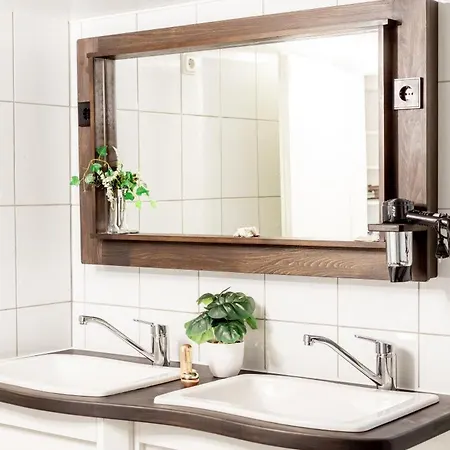 Conny´s Kajüte - Für Bis Zu 4 Personen, Mit Sauna Und Haustiere Herzlich Willkommen *